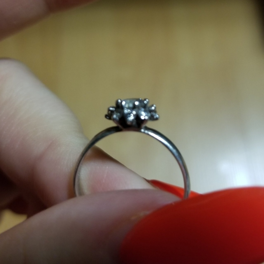 Flower Ring - Picture 3 of 4